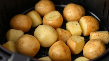 Rohe Kartoffeln in der Heißluftfritteuse